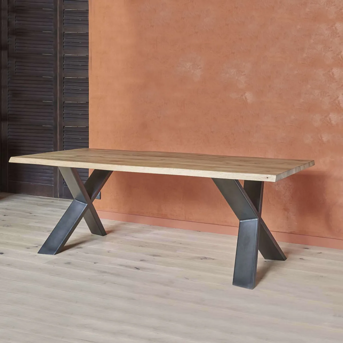Carte - Table rectangulaire en chêne massif et piétement métallique en croix
