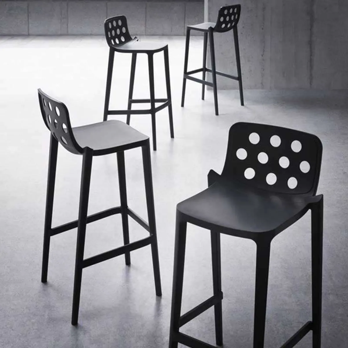 Isidoro - Tabouret de bar d'extérieur moderne empilable avec dossier ronds ajourés — vue 4