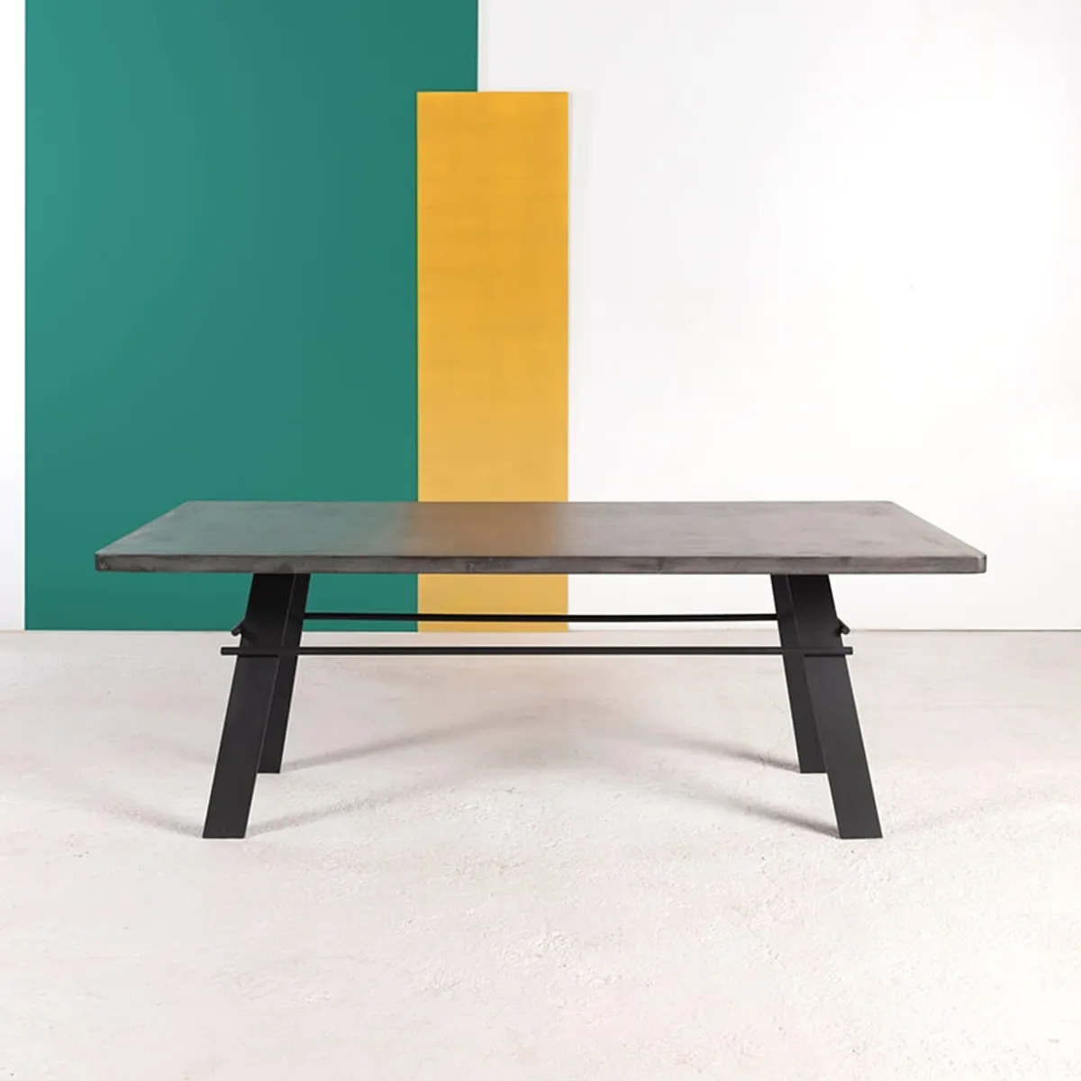 Opale - Table design en béton ciré pieds métal made in France