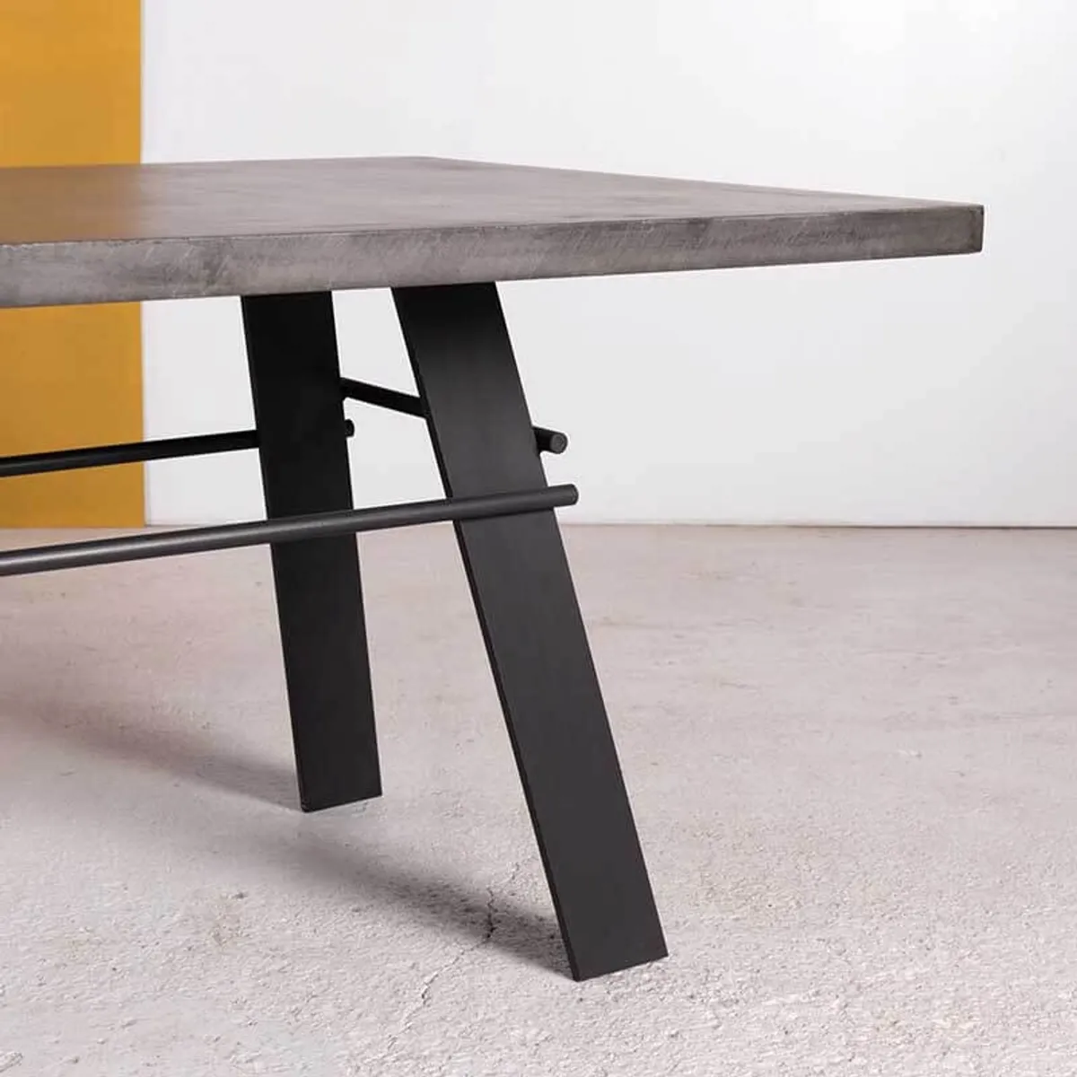 Opale - Table design en béton ciré pieds métal made in France — vue 5