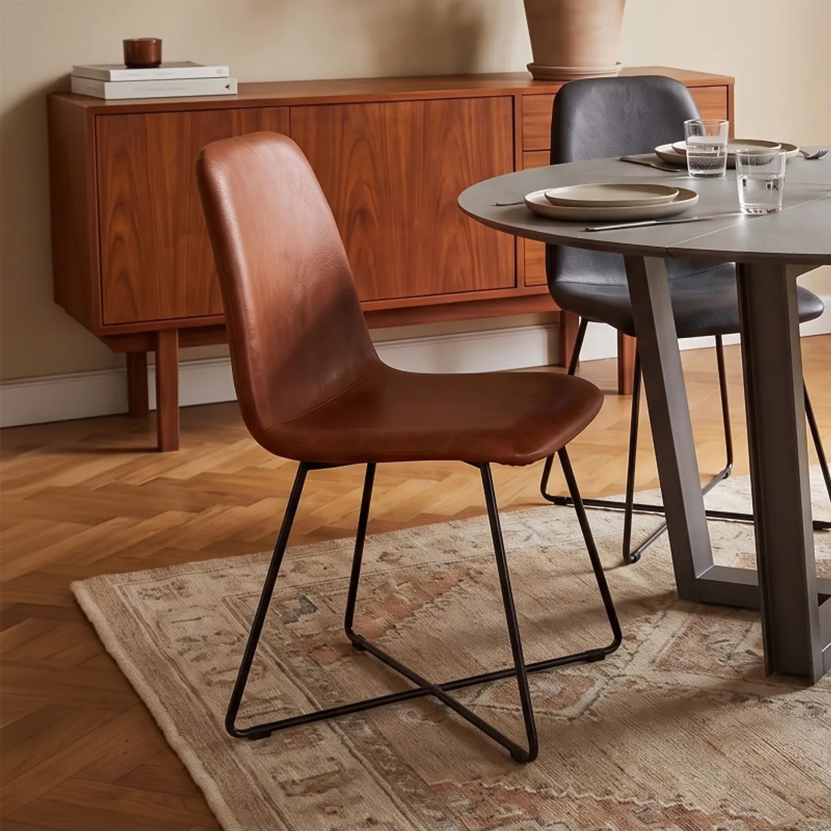 Pandora - Chaise design avec pieds filaires noirs