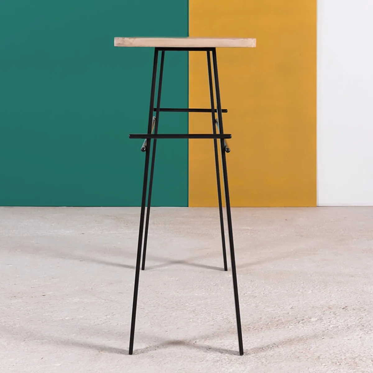 Svelte - Console design industriel made in France en béton ciré et métal — vue 4