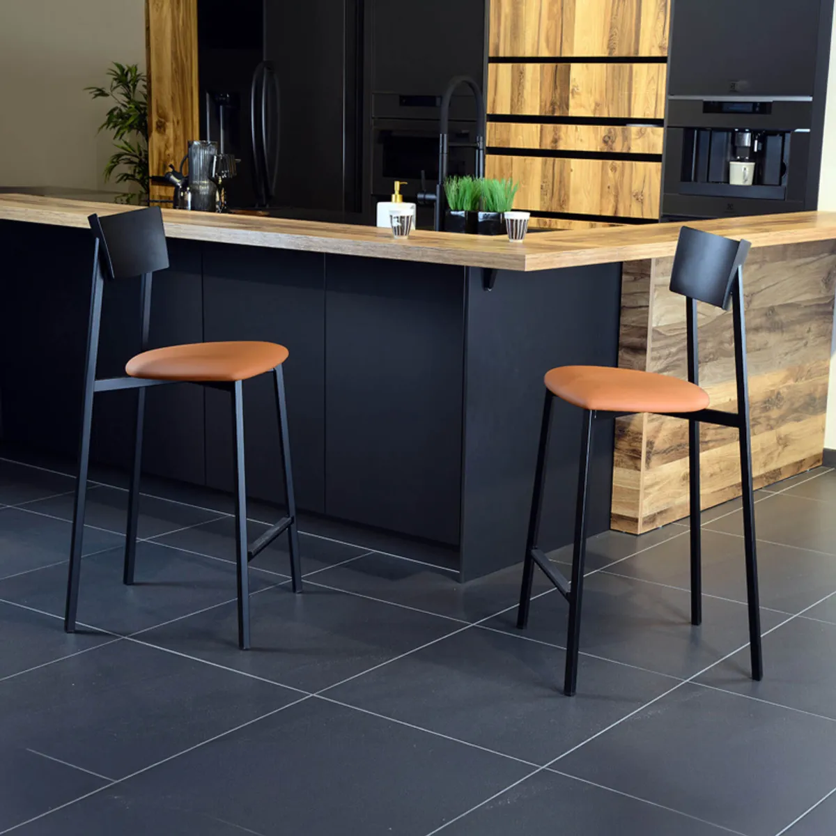 Anémone Carrier ® - Tabouret snack contemporain en métal de fabrication française — vue 4