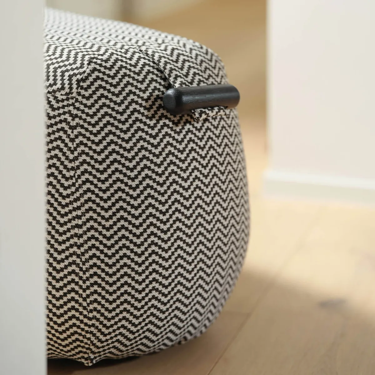 Thalia Mobitec ® - Pouf cosy en tissu avec poignée — vue 5