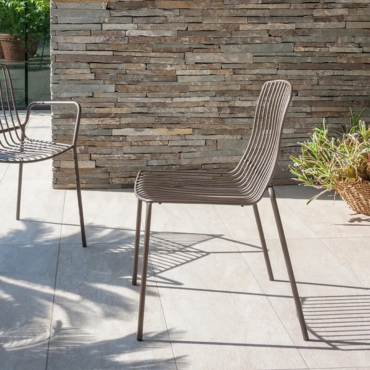Ariel - Chaise de jardin design empilable en métal — vue 4