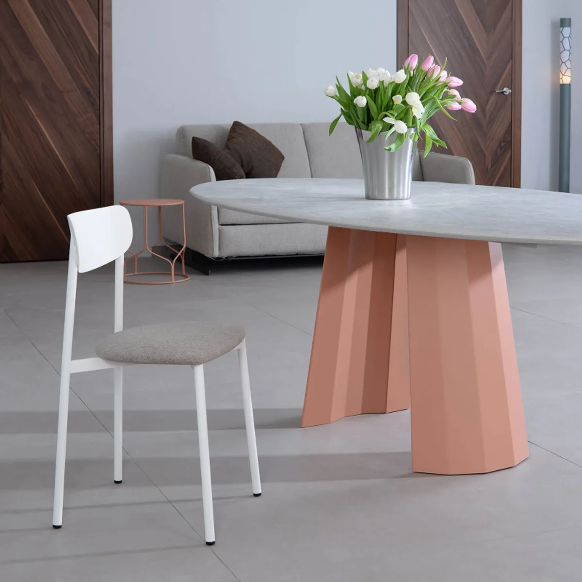 Colette Carrier® - Chaise française en métal avec assise en tissu rembourrée