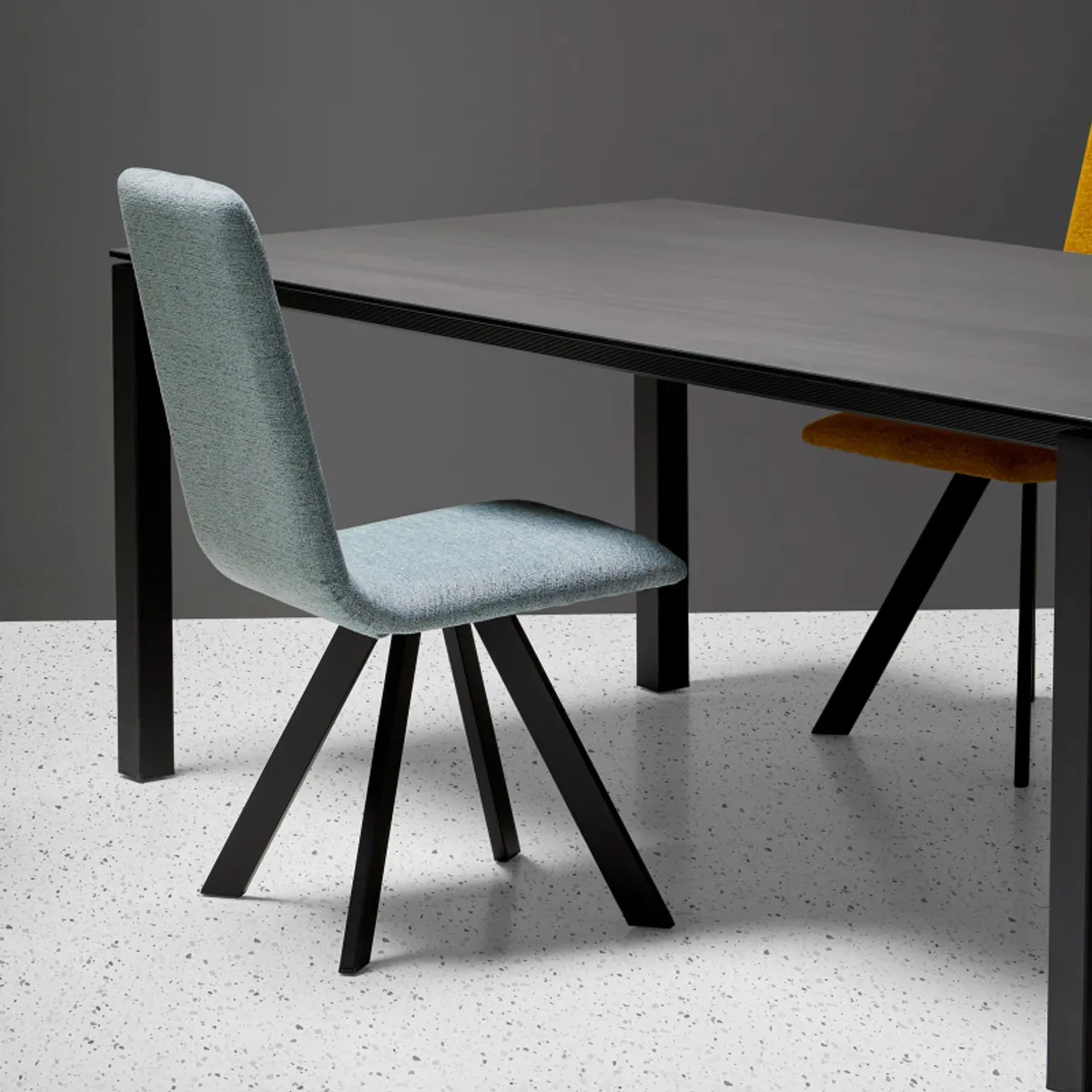 Vulcano Mobliberica® - Chaise confortable en tissu et pieds métal — vue 4