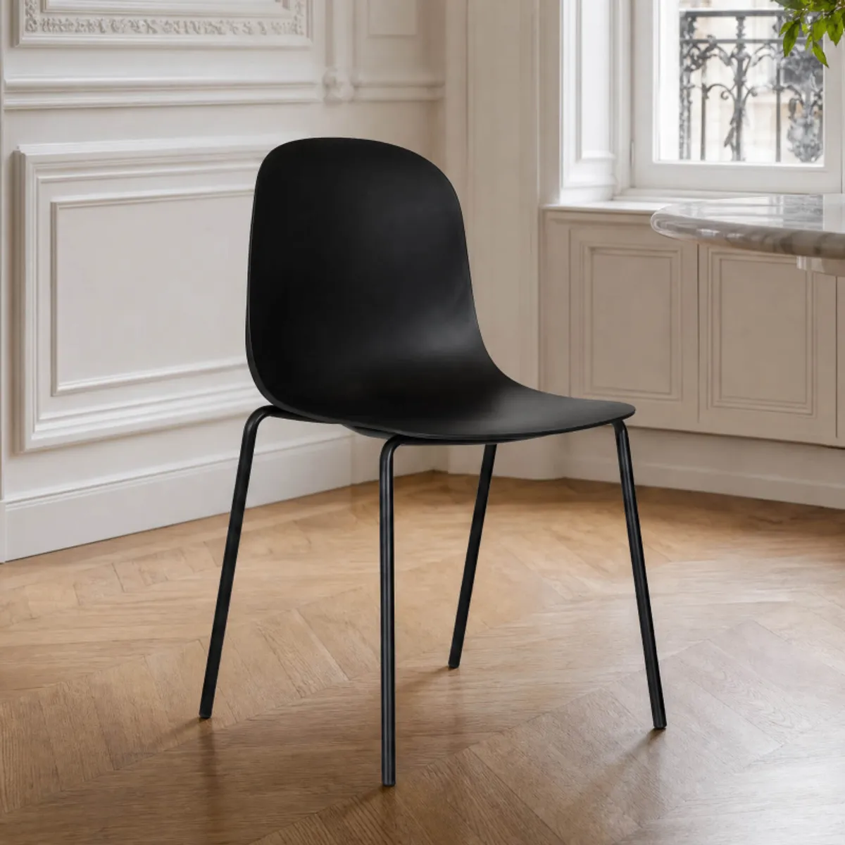 Lily - Chaise coque moderne empilable en polypropylène avec pieds en métal