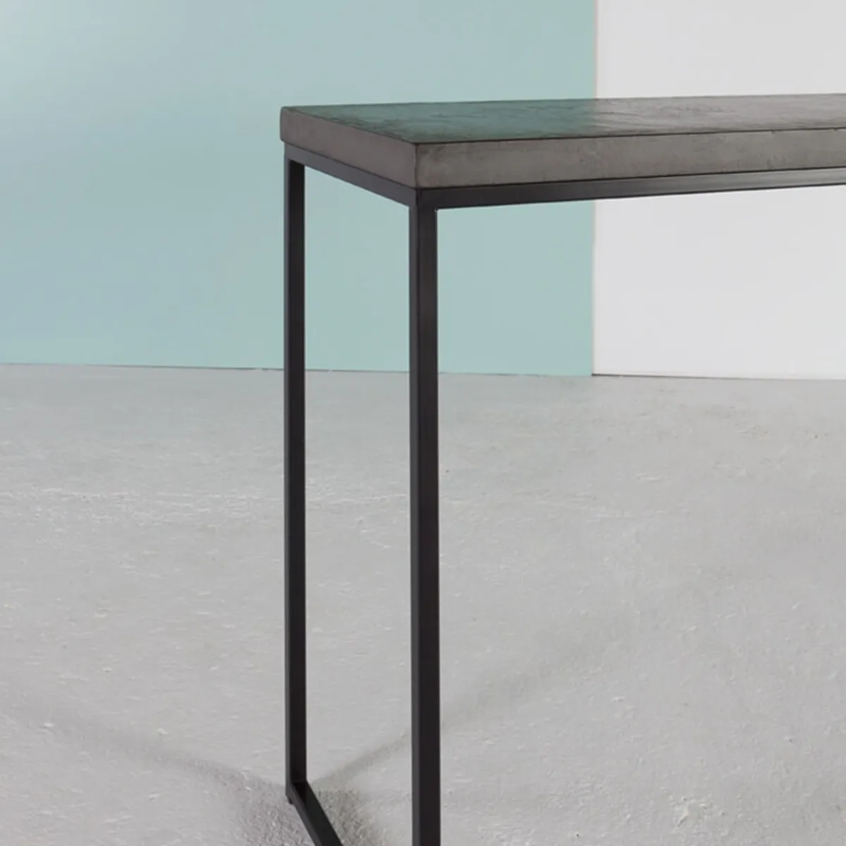 Eternelle - Console design industriel en béton ciré pieds forme traîneau — vue 3