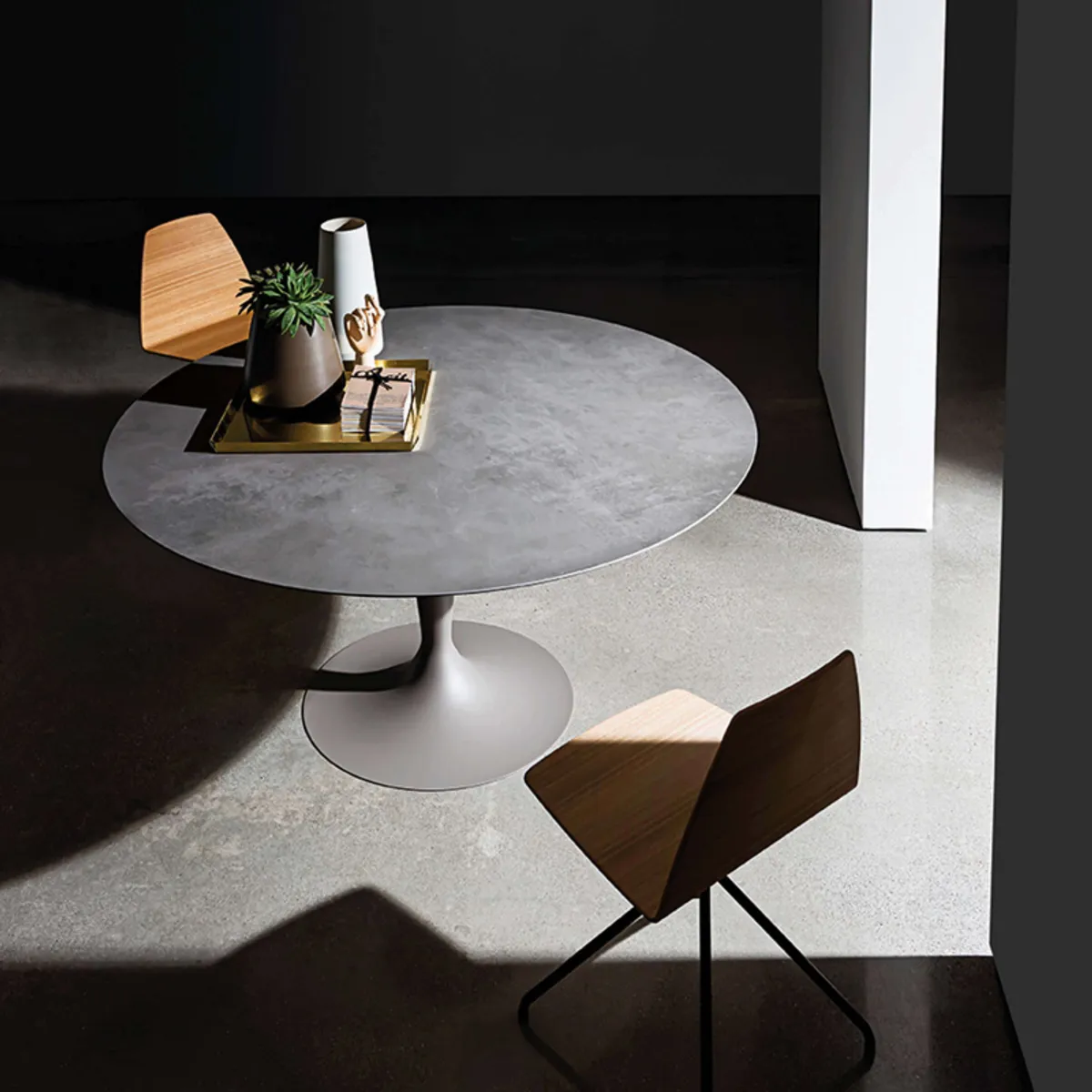 Flûte Sovet® - Table ronde design en céramique avec pied central