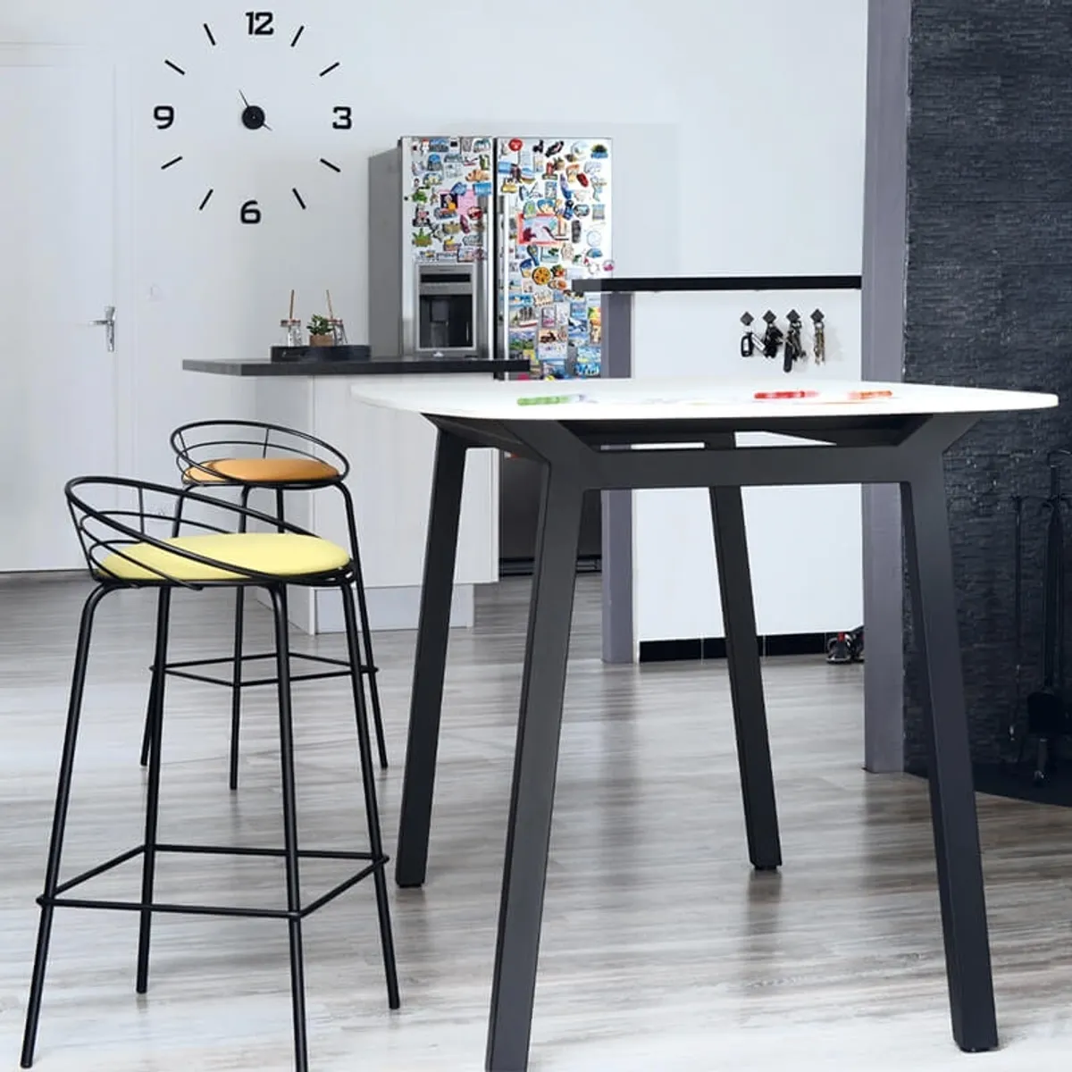 Yaël Carrier® - Tabouret haut français rembourré en métal et simili