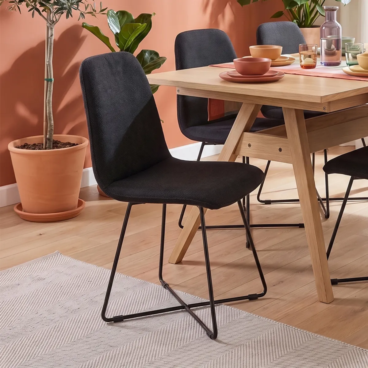 Pandora diamant - Chaise design scandinave en tissu pieds filaires en métal noir
