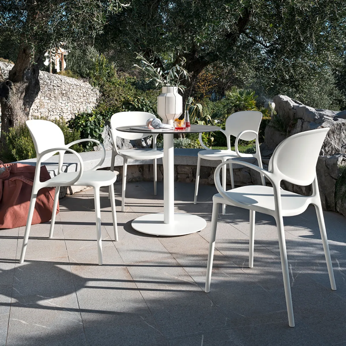Abby Connubia® - Fauteuil de jardin empilable en polypropylène recyclé — vue 4