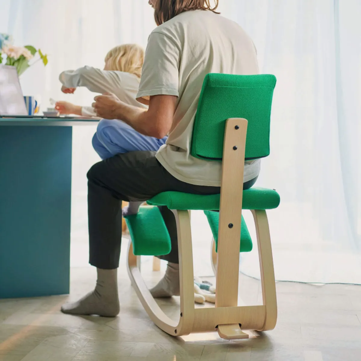 Variable plus - Chaise de bureau ergonomique à bascule en tissu — vue 5