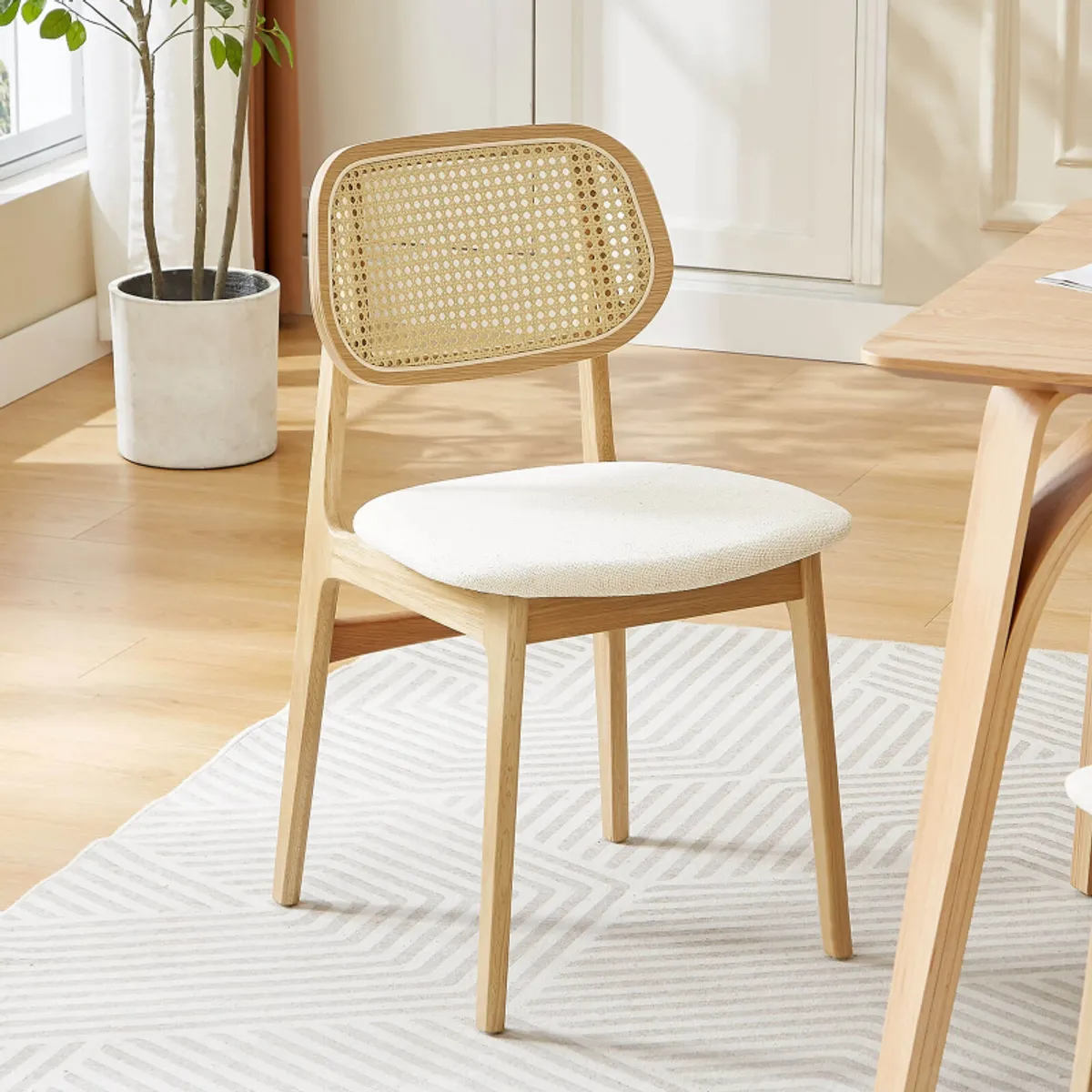 Nina - Chaise en bois avec dossier en cannage et assise tissu
