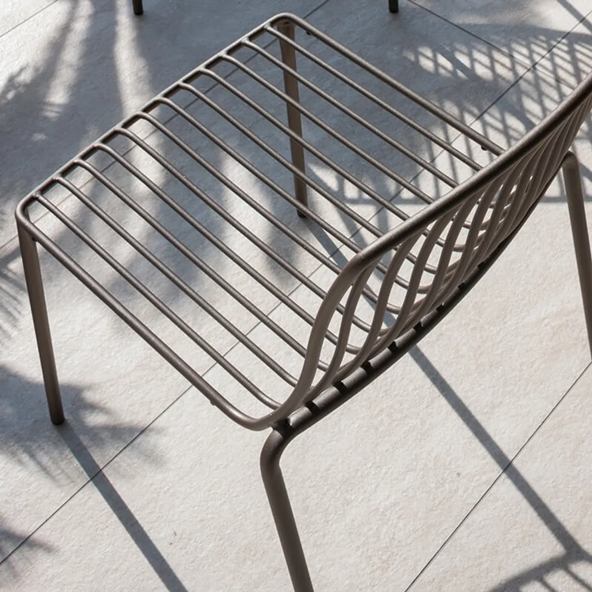 Ariel - Chaise de jardin design empilable en métal — vue 3