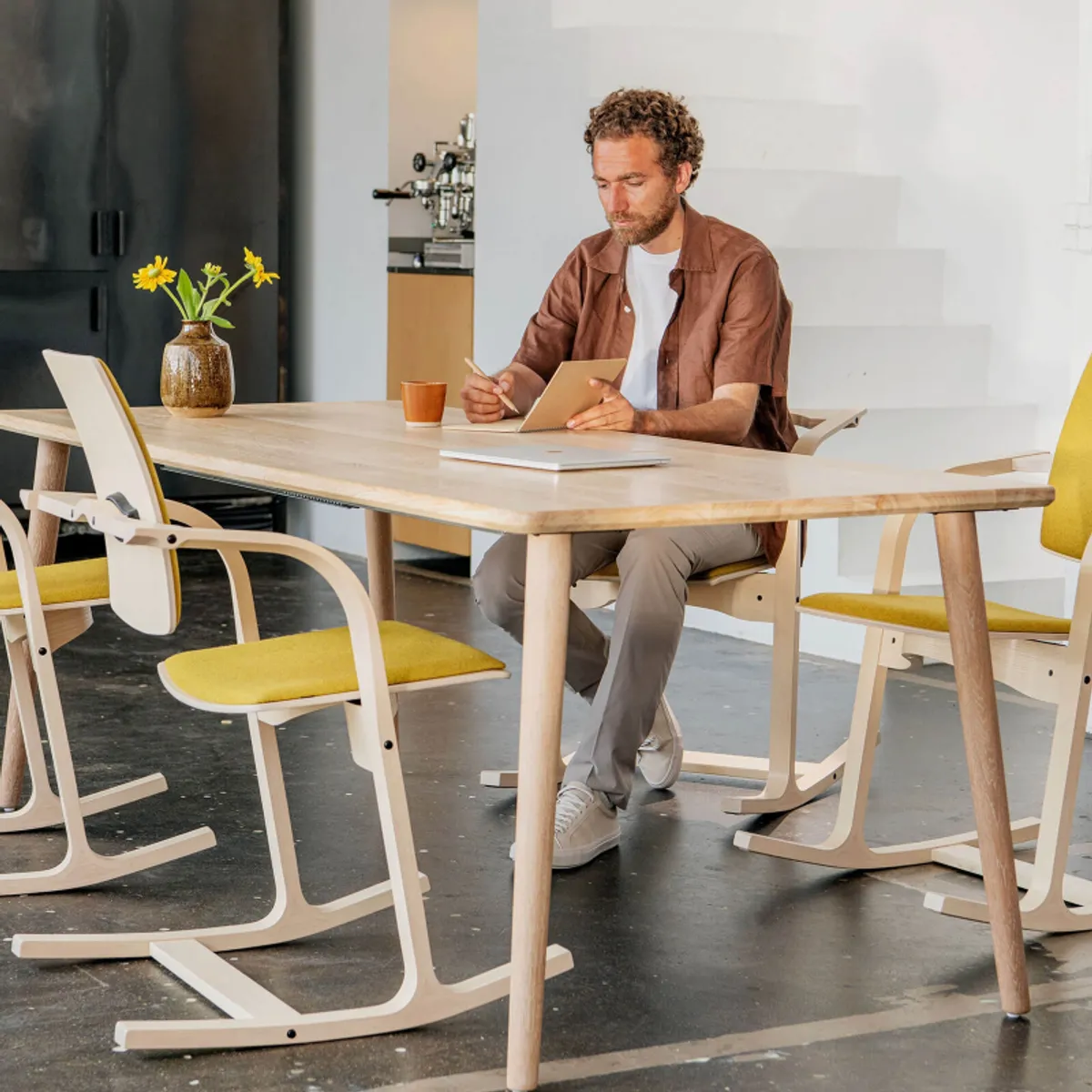 Actulum Varier® - Fauteuil de bureau ergonomique à bascule en tissu et bois — vue 5