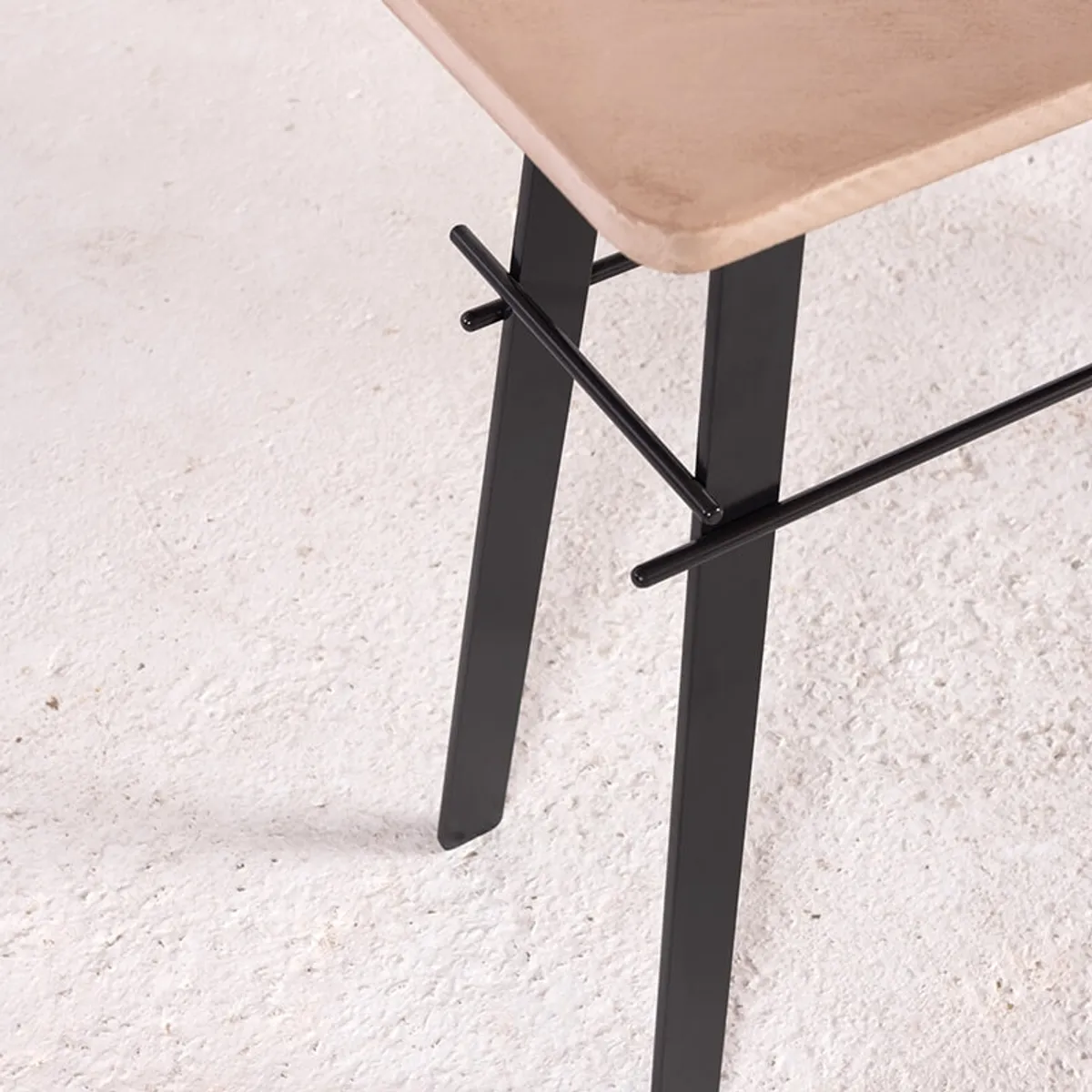 Svelte - Console design industriel made in France en béton ciré et métal — vue 5