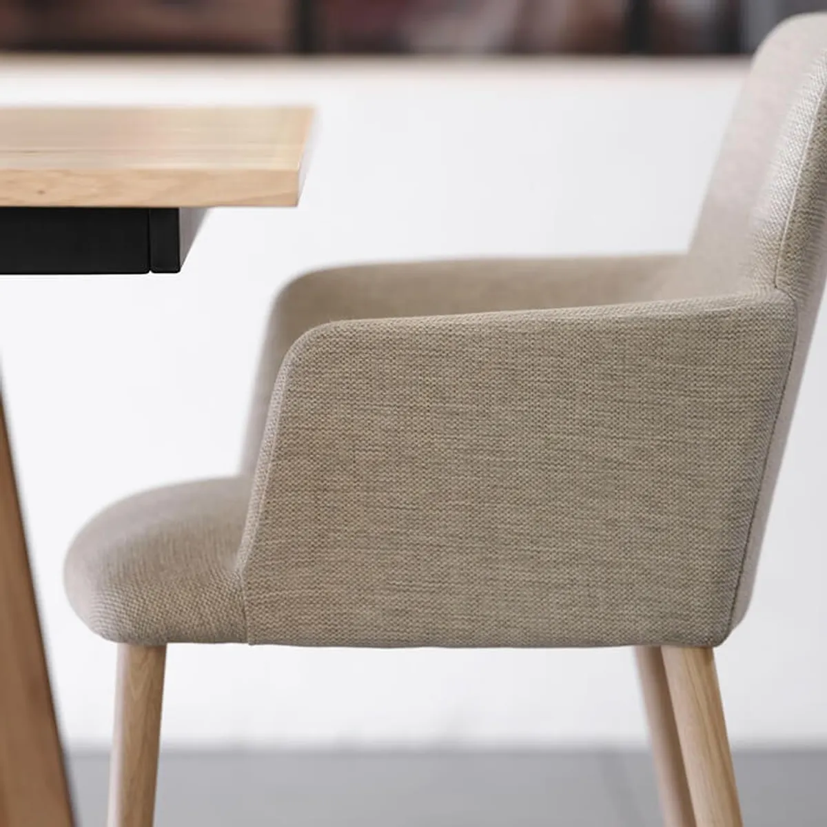 Rob C02 Mobitec® - Fauteuil de salle à manger cocooning en tissu et pieds bois — vue 5
