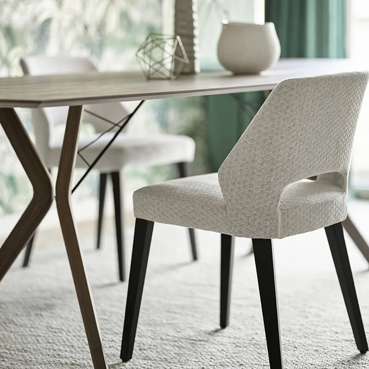 Lena Mobitec® - Chaise ajourée en tissu et pieds bois style moderne — vue 5