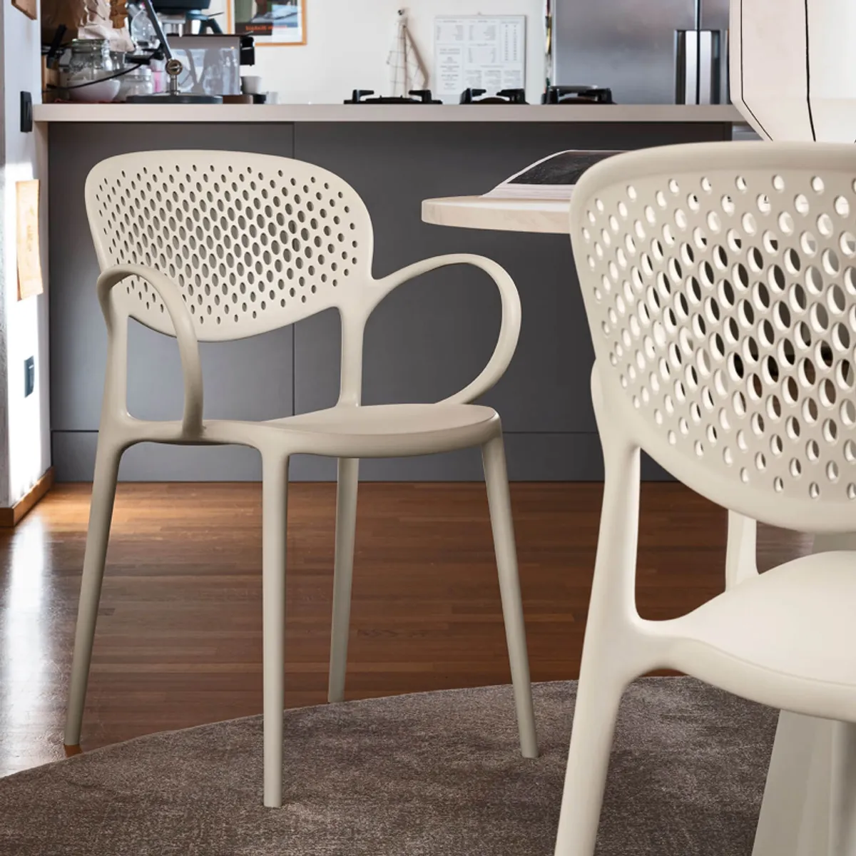 Abby Connubia® - Fauteuil empilable en polypropylène recyclé avec dossier microperforé — vue 5