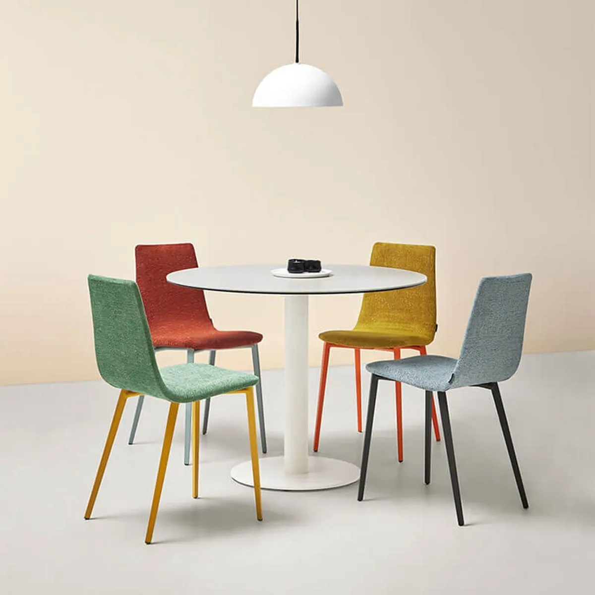 Salt Mobliberica® - Chaise moderne avec coque tapissée en tissu — vue 3