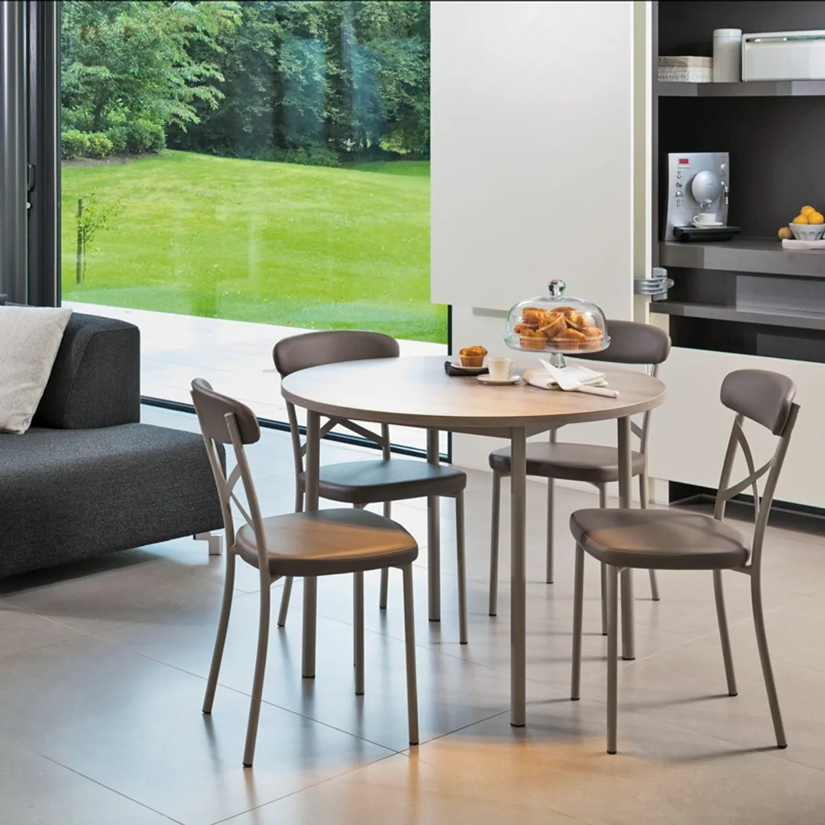 Basic - Table de cuisine ronde en stratifié avec pieds en métal