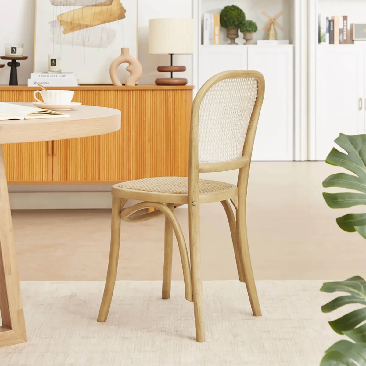 Brasserie - Chaise bistrot en bois et cannage — vue 3