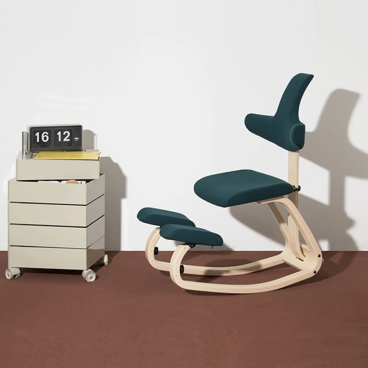 ThatSit Varier® - Chaise de bureau ergonomique à bascule en tissu et bois — vue 4