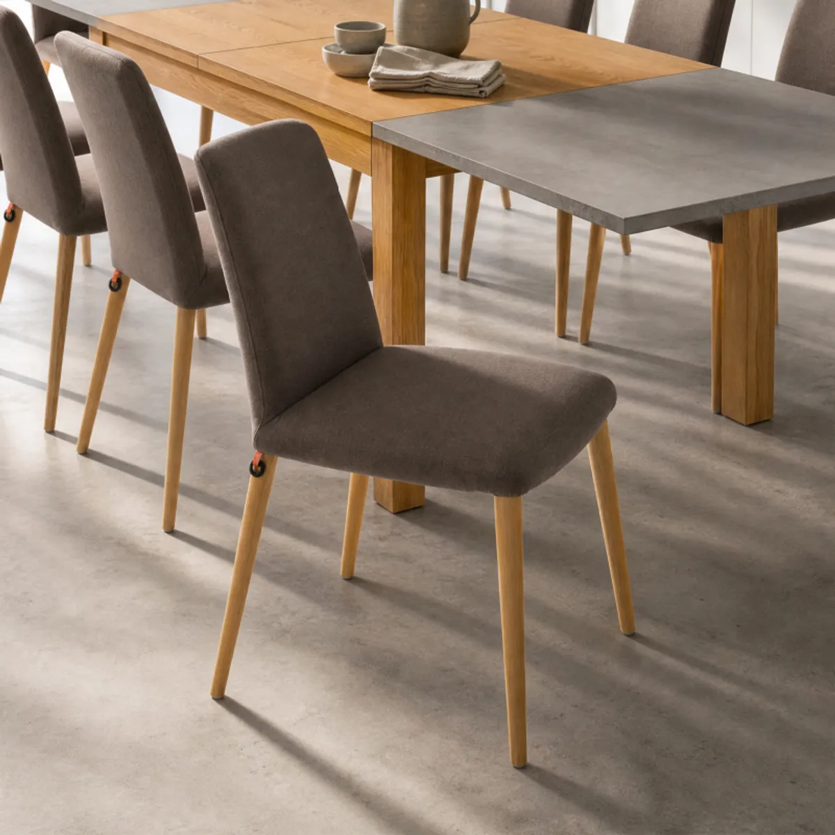 Rob C01 Mobitec® - Chaise moderne en tissu rembourrée avec pieds en bois massif