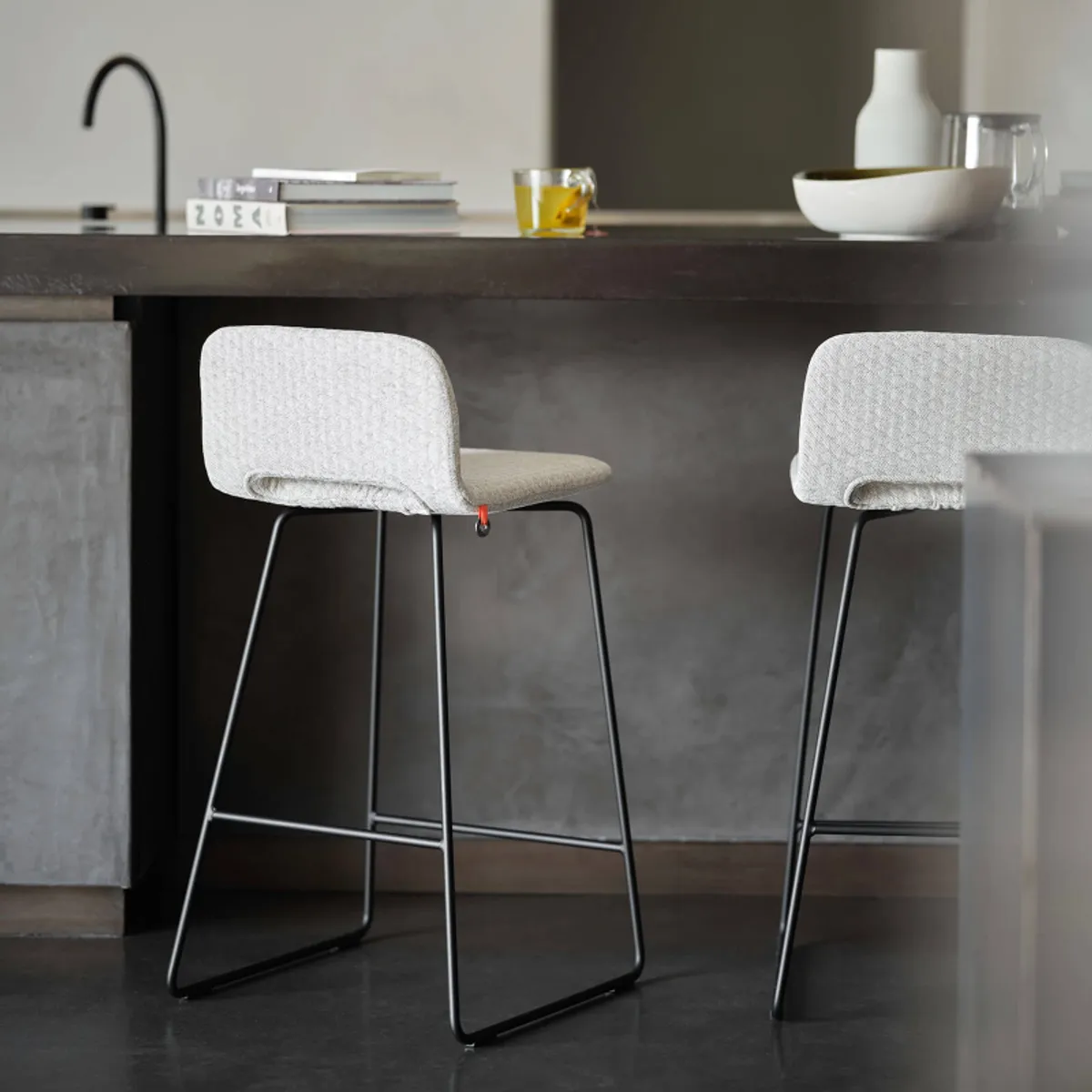 Pamp Mobitec ® - Tabouret snack design en tissu avec dossier bas et pieds en métal — vue 3