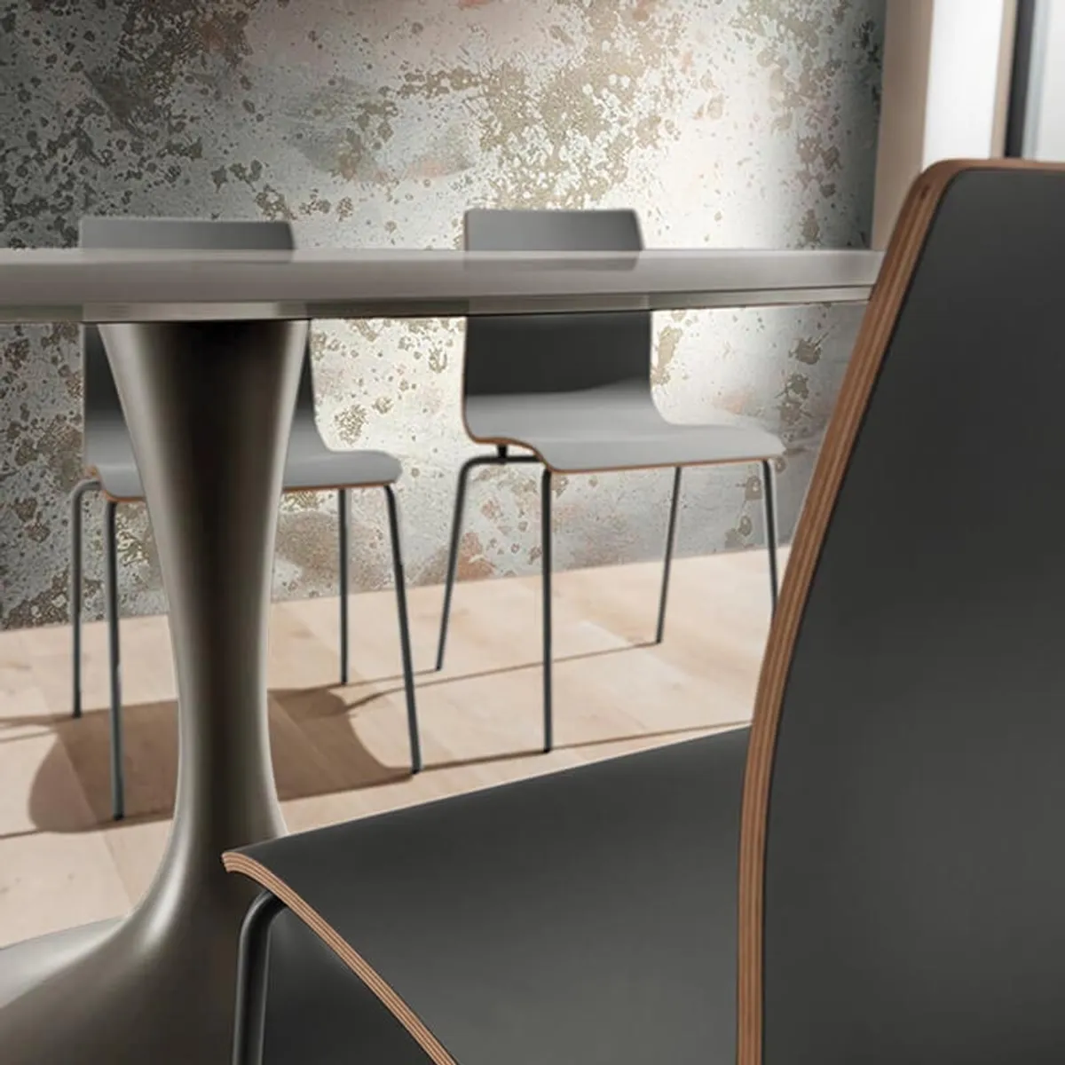 Ruud - Table design ovale en verre pied tulipe — vue 3