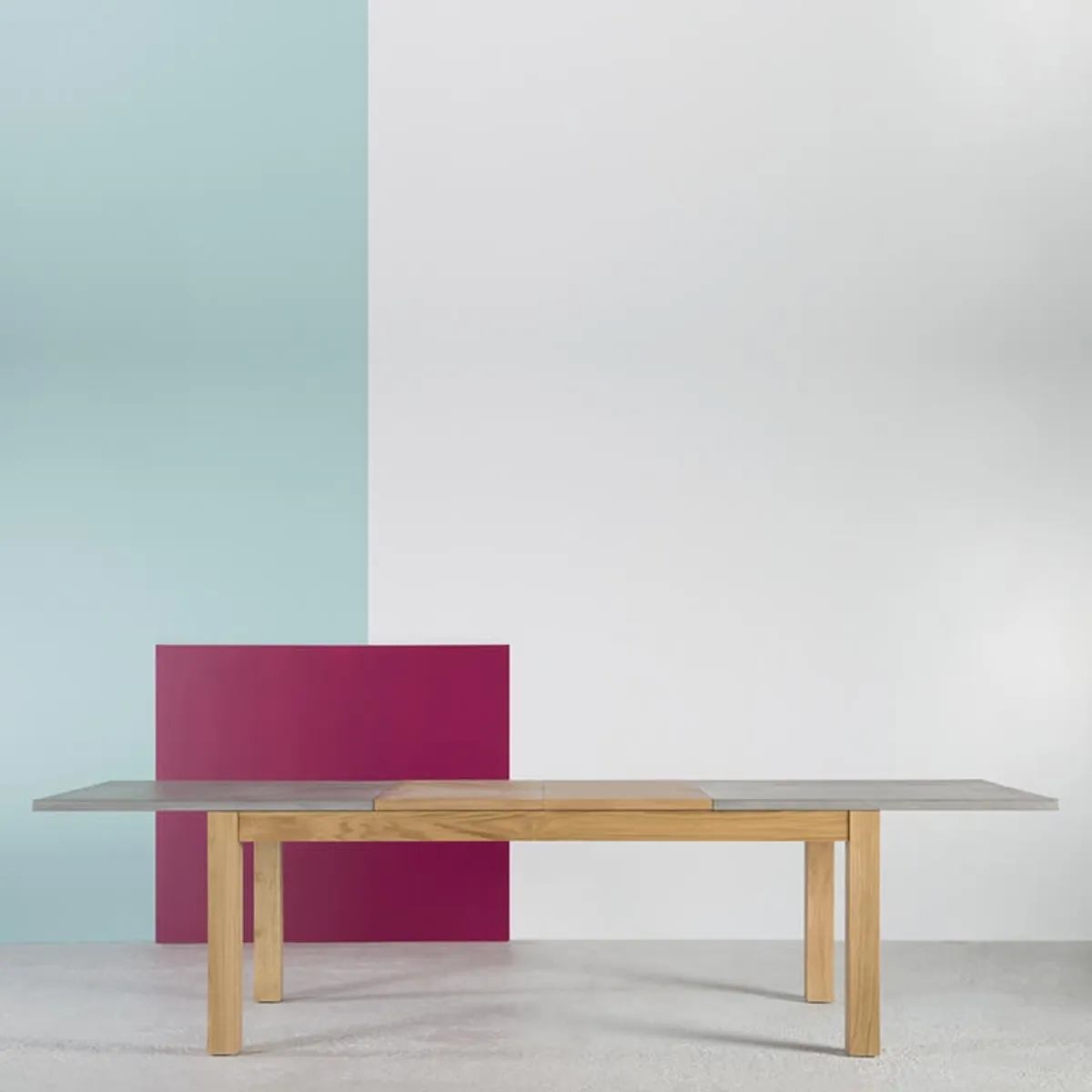 Repas - Table française extensible en béton ciré et bois massif