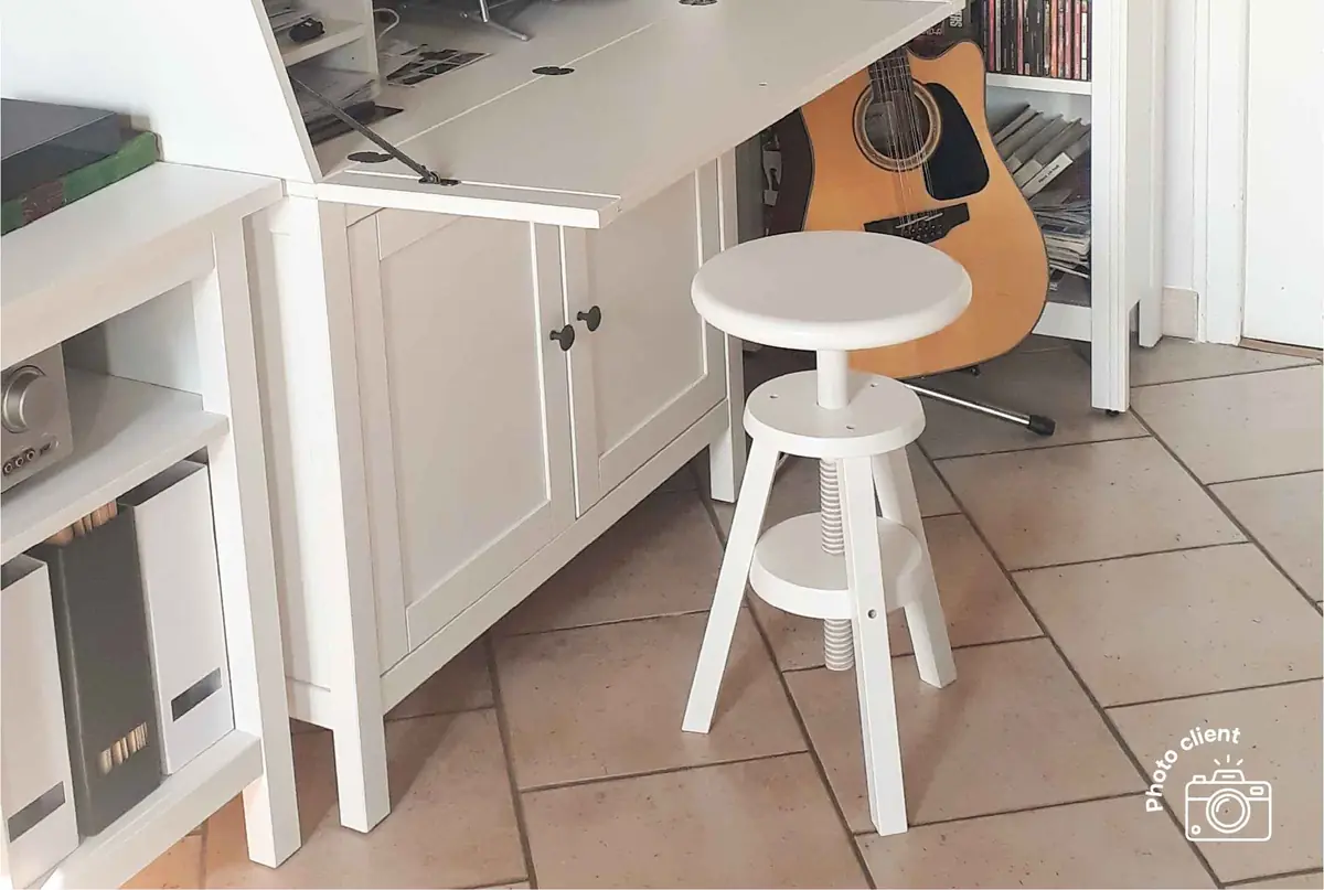 Tabouret réglable à vis en bois — vue 5