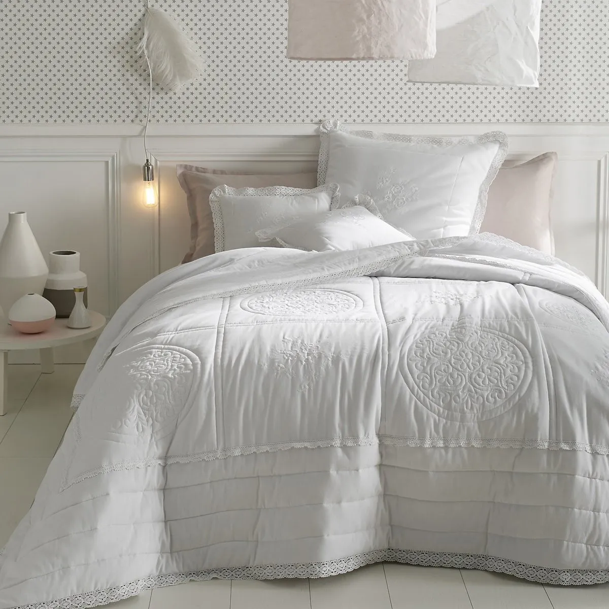 Couvre Lit Boutis Matelassé Brodé, Coton, Oyena