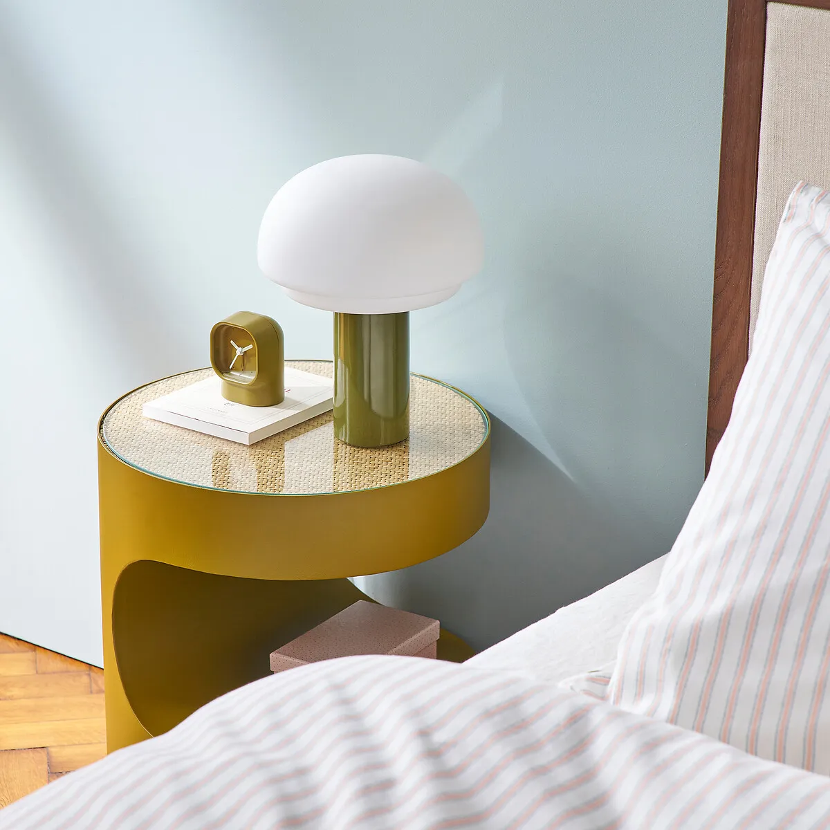 Lampe Opaline Et Métal Fer H27,5 AGATHILDA — vue 3