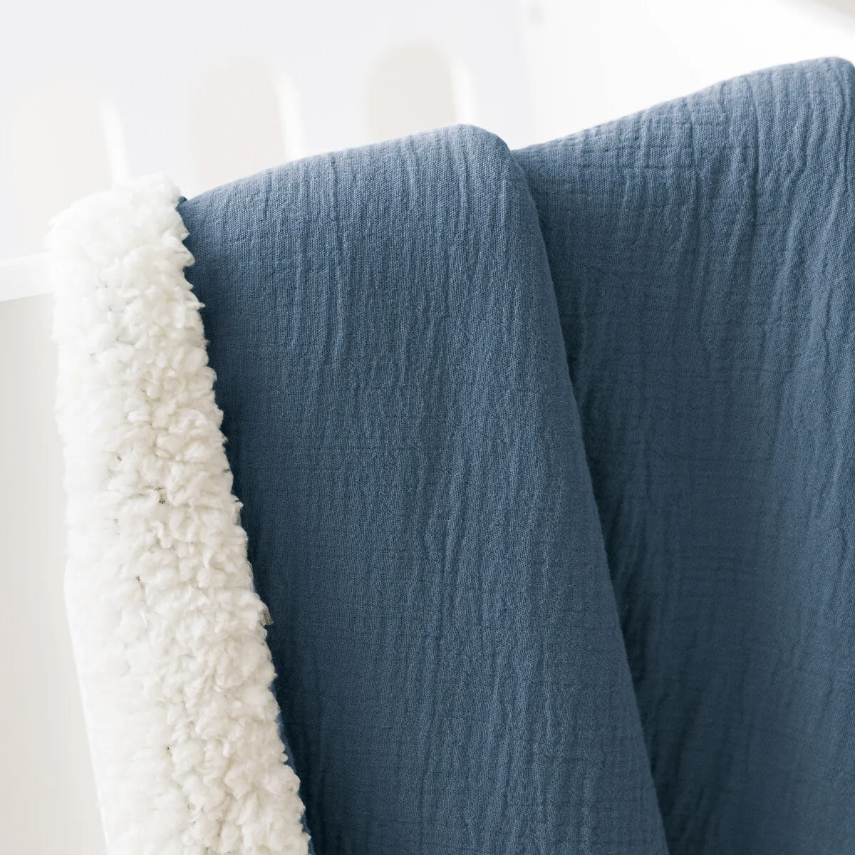 Couverture Unie Bébé Gaze Coton Et Sherpa Kumla — vue 3