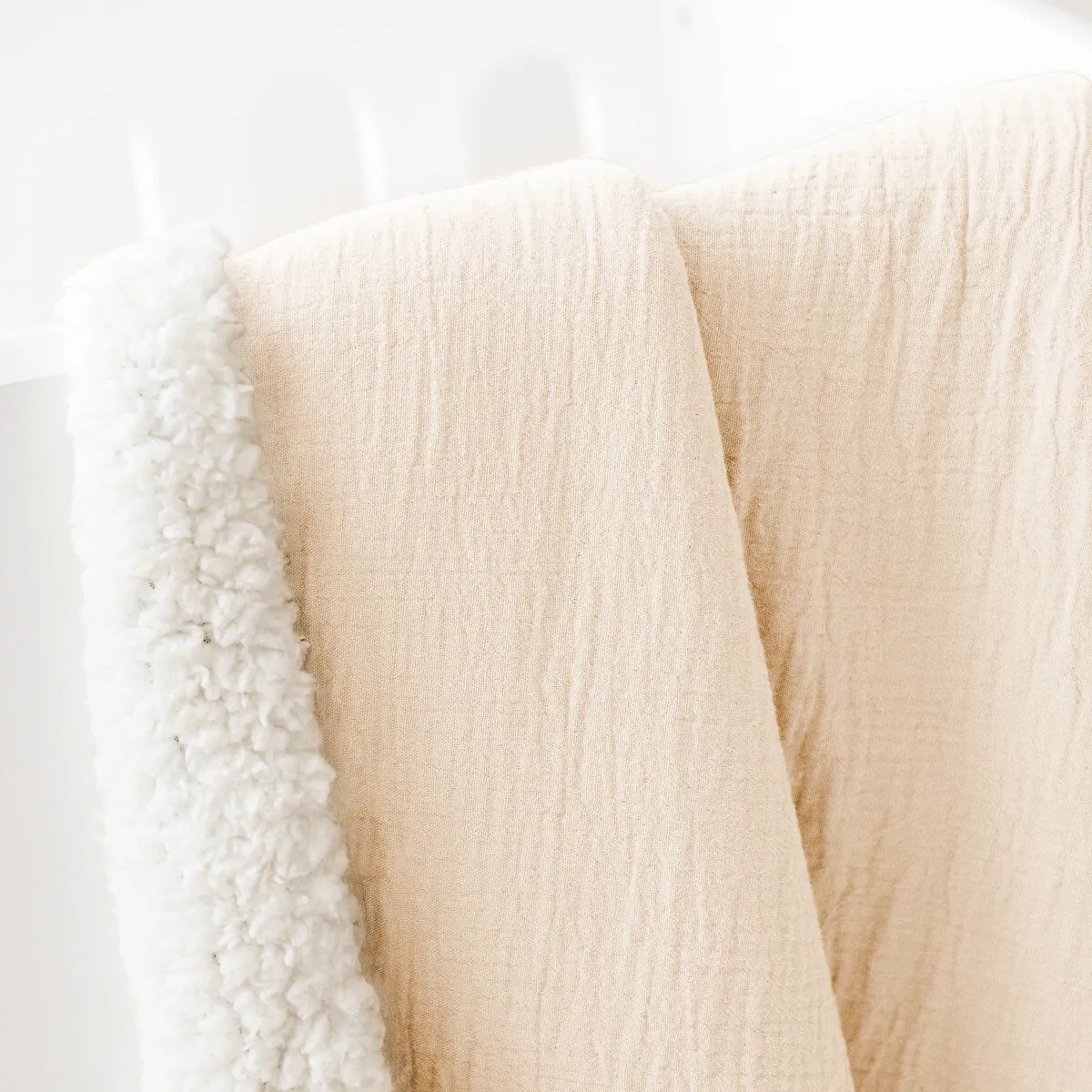 Couverture Unie Bébé Gaze Coton Et Sherpa Kumla — vue 3