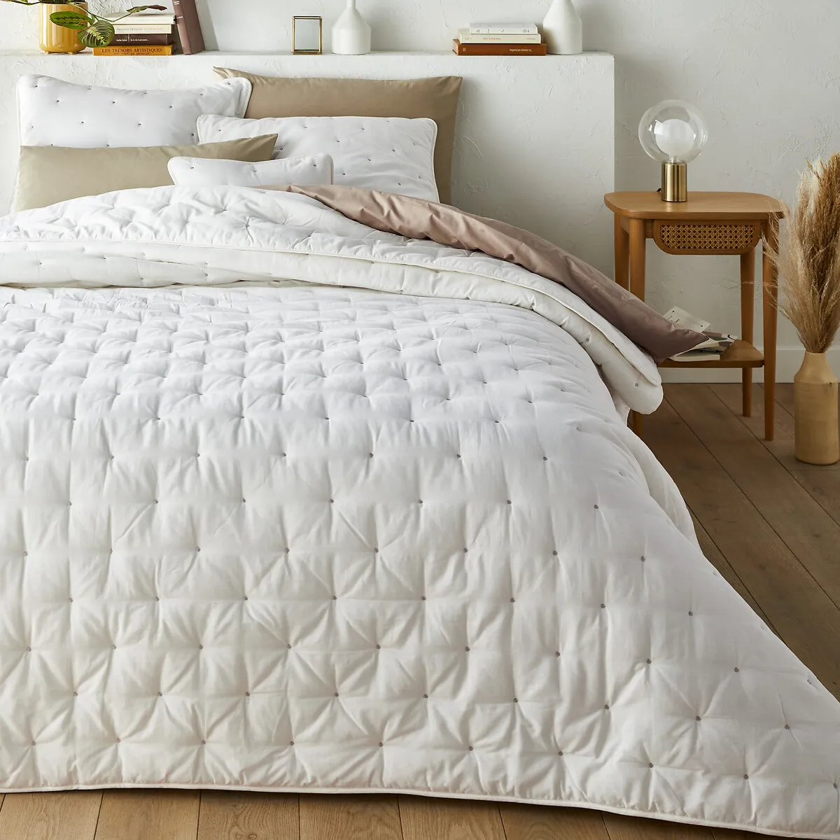 Couvre Lit Boutis Matelassé Brodé, Aéri