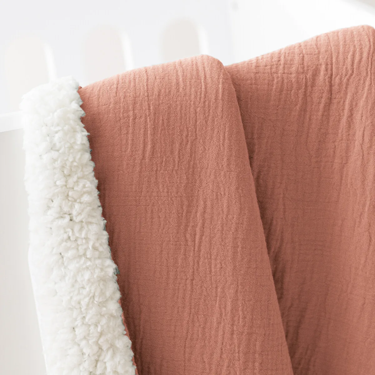 Couverture Unie Bébé Gaze Coton Et Sherpa Kumla — vue 3